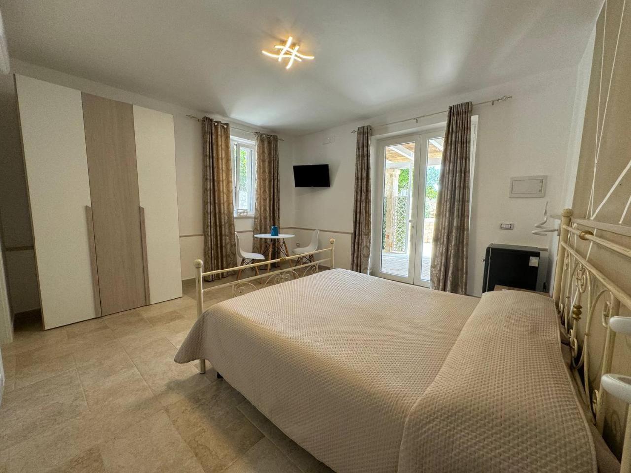 Allivigne Rooms & Pool Полиньяно-а-Маре Экстерьер фото